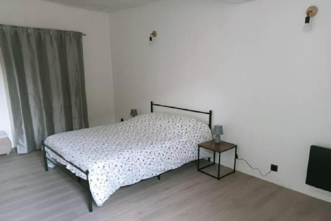 Au Doux Clocher Pieusse Exterior photo